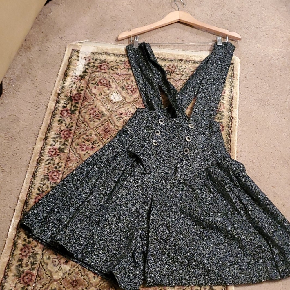 Girl  pants like drelss/skirt